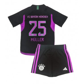 Maillot de foot Bayern Munich Thomas Muller #25 Extérieur enfant 2023-24 Manches Courte (+ pantalon court)
